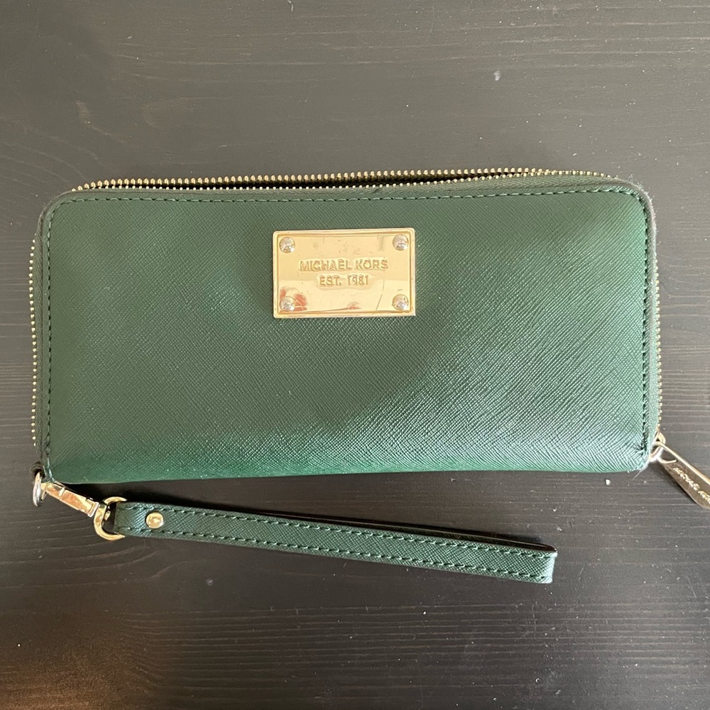 Michael Kors Wallet with Wristlet in Green Saffiano Leather